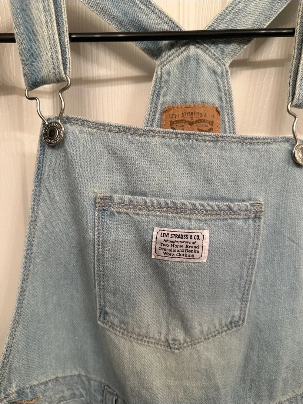 Levis levi light